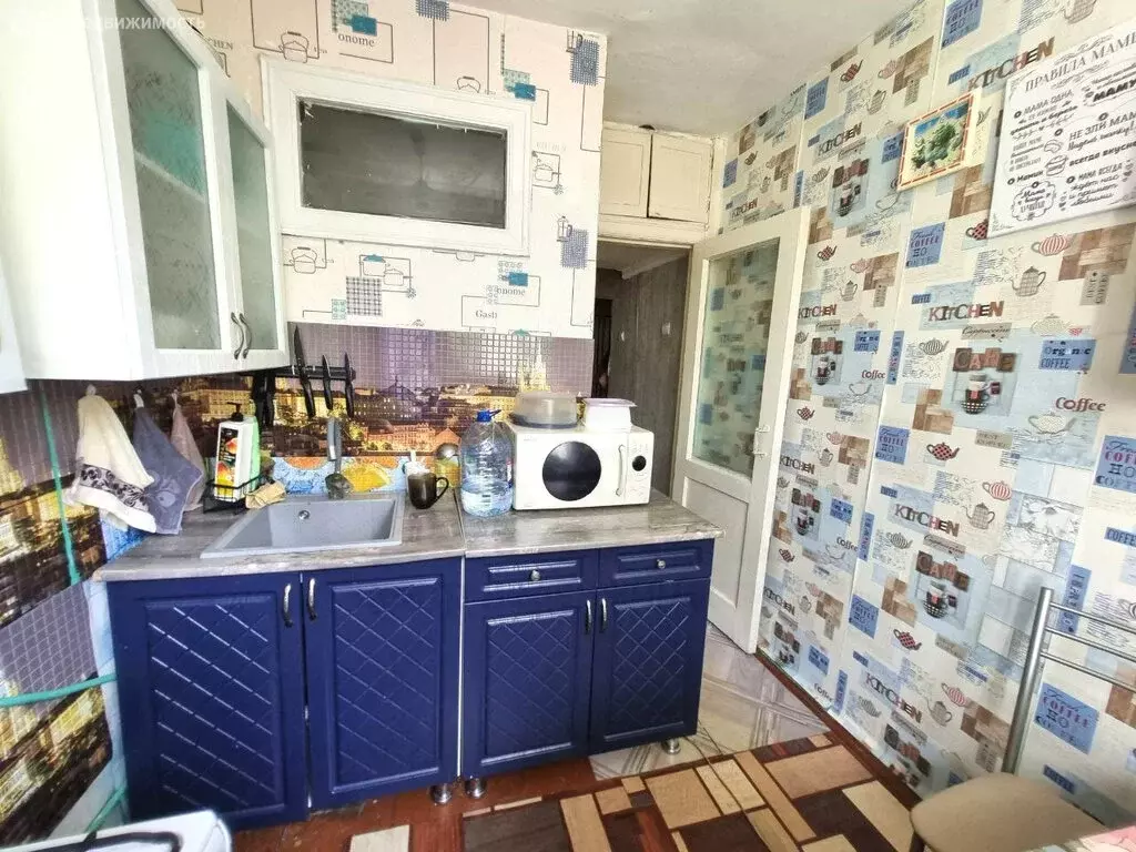 2-комнатная квартира: Кировград, улица Дзержинского, 25 (43.8 м) - Фото 0