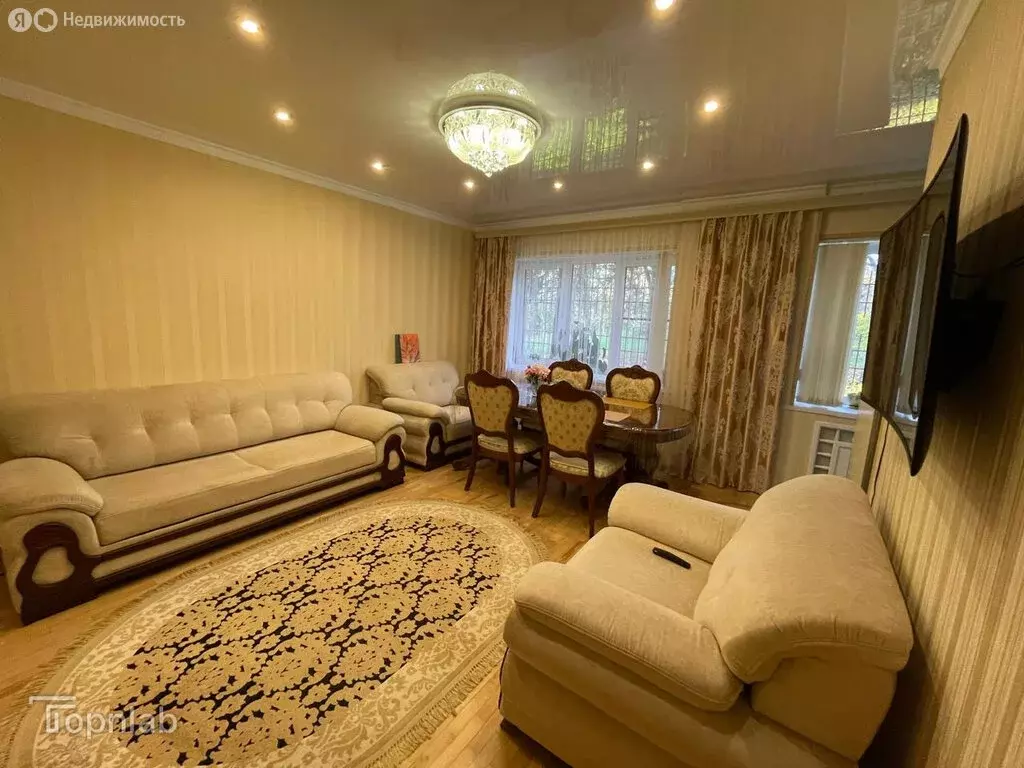 3-комнатная квартира: Нальчик, улица Байсултанова, 18 (57 м) - Фото 1