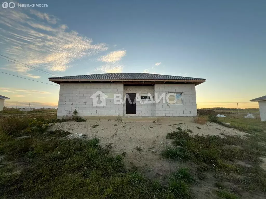 Дом в село Сновицы, улица Леонова (100 м) - Фото 1