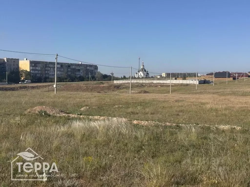 Участок в Крым, Евпатория городской округ, Новоозерное пгт пл. ... - Фото 1