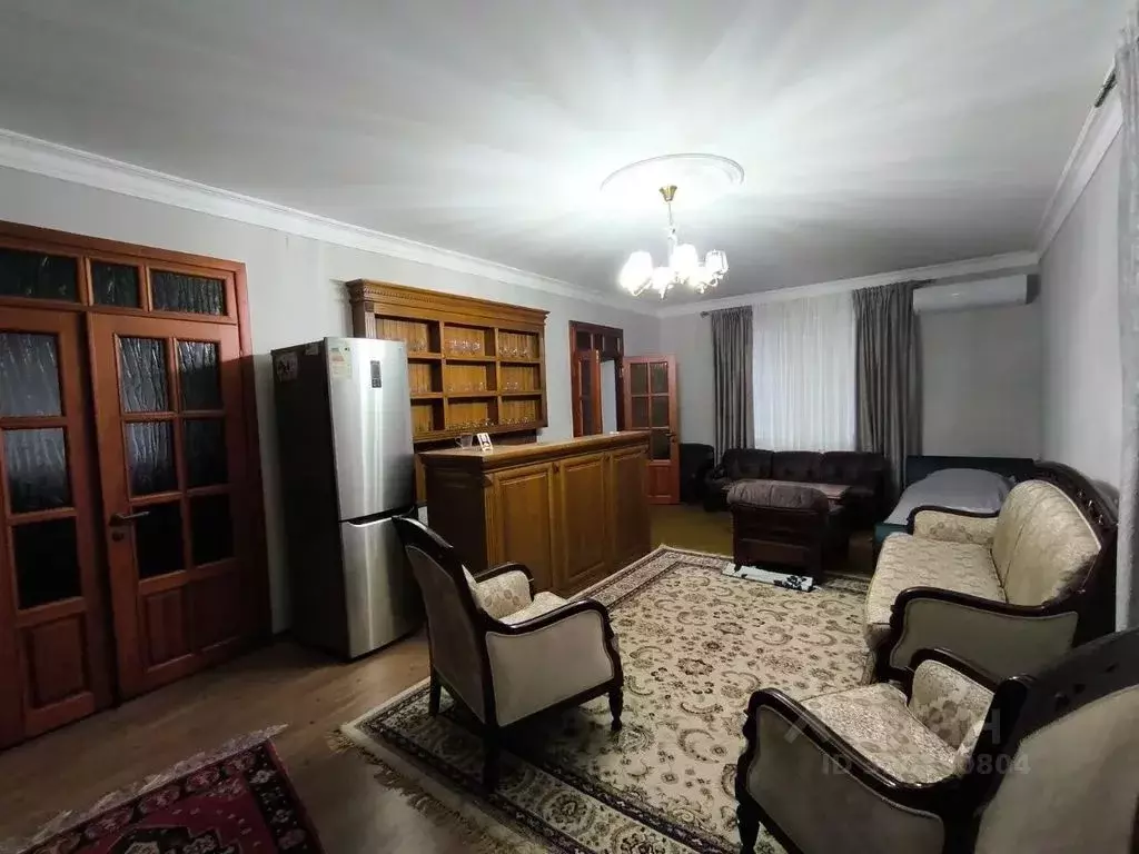 Дом в Дагестан, Буйнакск ул. Имама Шамиля, 77 (100 м) - Фото 1