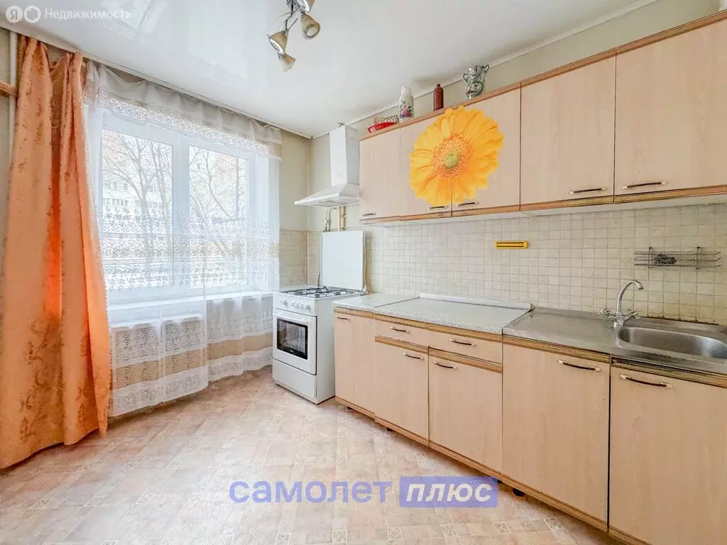 3-комнатная квартира: Чебоксары, улица Кадыкова, 36 (65.9 м) - Фото 1