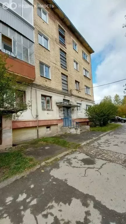 3-комнатная квартира: Верхняя Салда, улица Калинина, 1 (64 м) - Фото 0