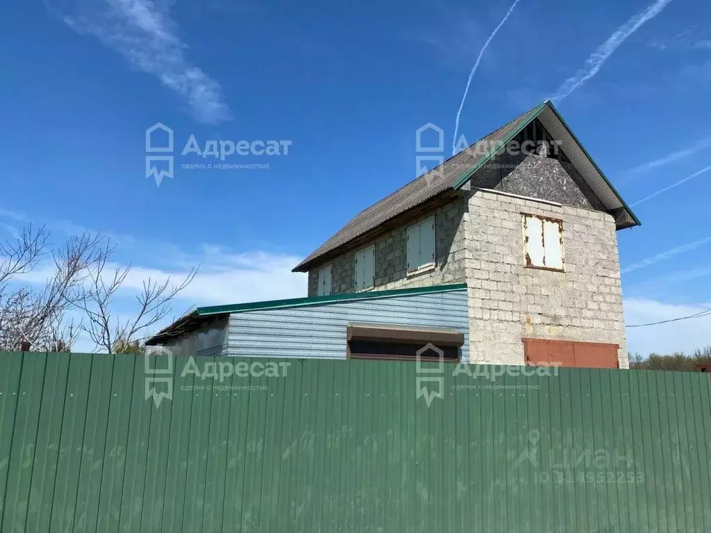 Дом в Волгоградская область, Среднеахтубинский район, Ахтубинское ... - Фото 1