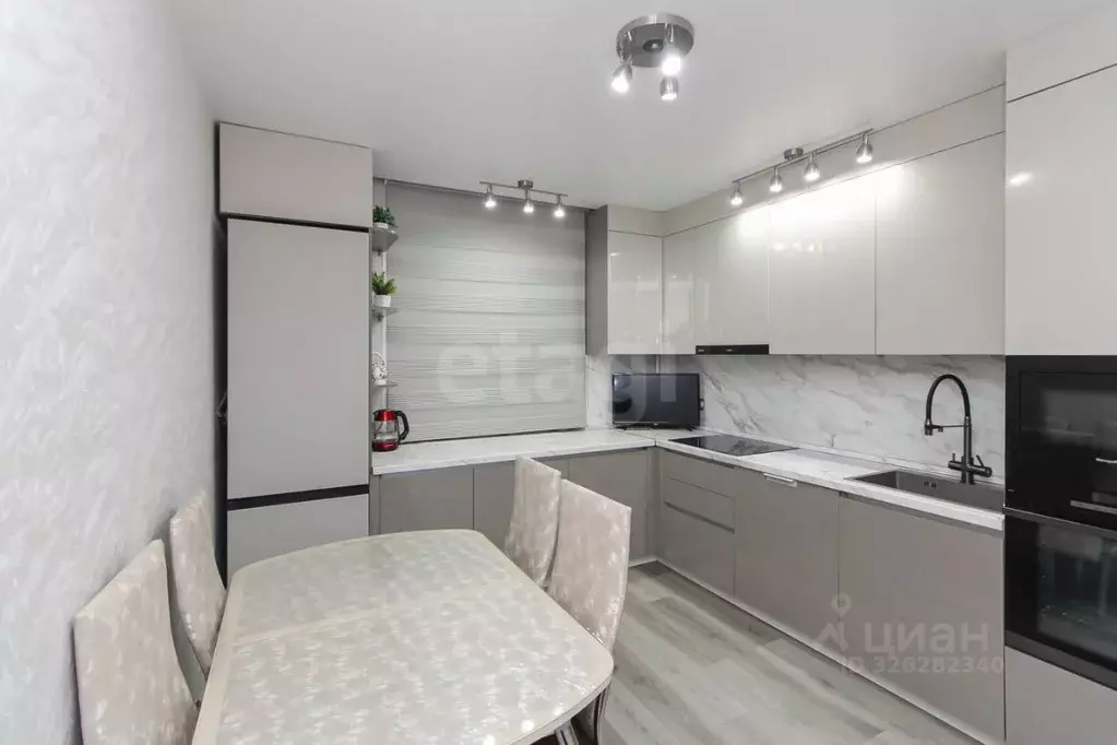 3-к кв. Тюменская область, Тюмень ул. Свободы, 84 (65.2 м) - Фото 1