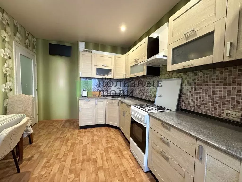 3-к кв. Орловская область, Орел ул. Емлютина, 8 (75.7 м) - Фото 1