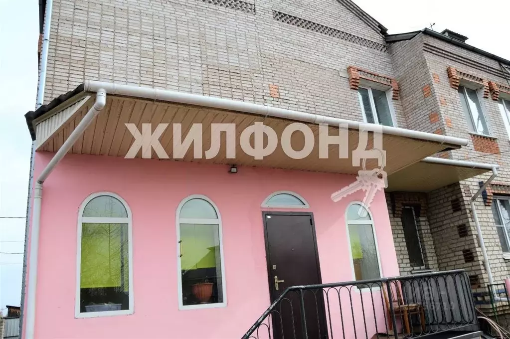 Дом в Хакасия, Абакан Народная ул. (250 м) - Фото 1