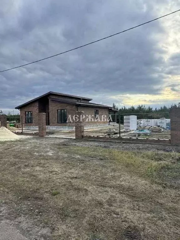 Коттедж в Белгородская область, Старооскольский городской округ, с. ... - Фото 1