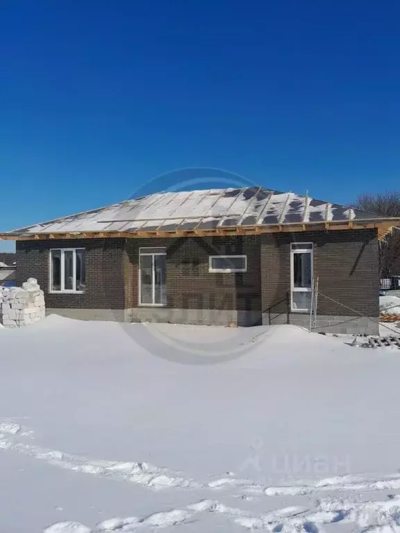 Дом в Белгородская область, Старооскольский городской округ, с. ... - Фото 1