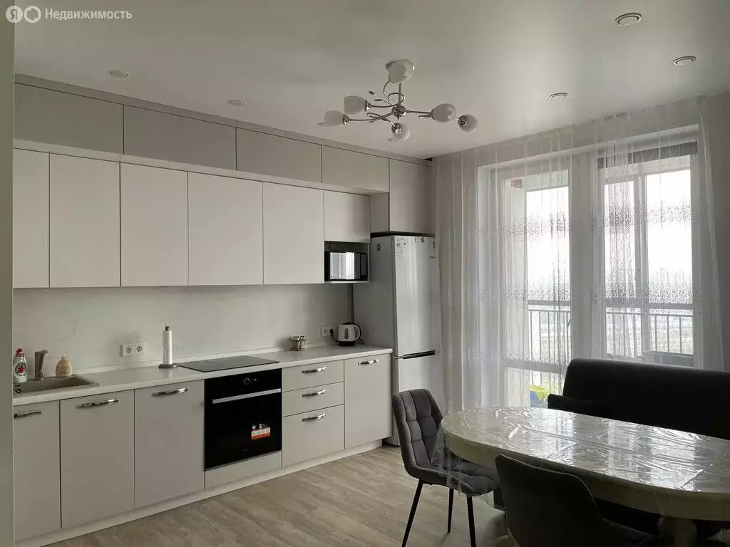 3-комнатная квартира: Тюмень, улица Николая Никитина, 12 (69.4 м) - Фото 0