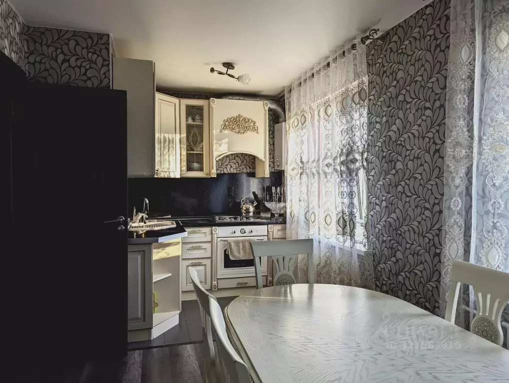 3-к кв. Волгоградская область, Волгоград ул. Быстрова, 82 (62.2 м) - Фото 1