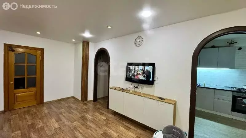 3-комнатная квартира: село Майма, улица Гидростроителей, 17 (69.6 м) - Фото 1