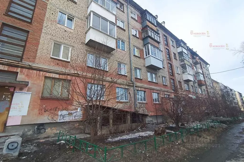 2-к кв. Свердловская область, Ревда ул. Цветников, 39 (43.7 м) - Фото 1