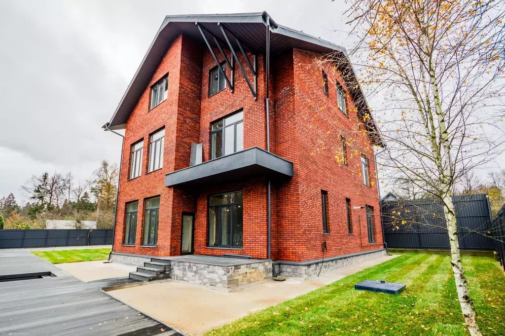 Дом в Московская область, Наро-Фоминский городской округ, д. Алабино  ... - Фото 1