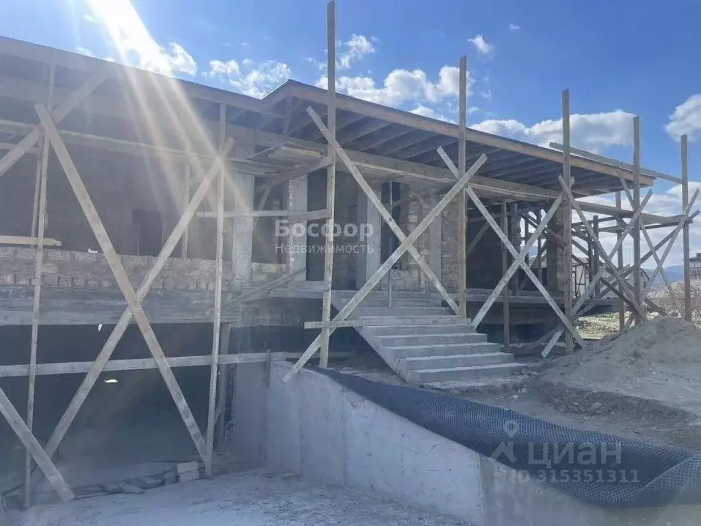 Дом в Крым, Судак ул. Инициативных (200 м) - Фото 0