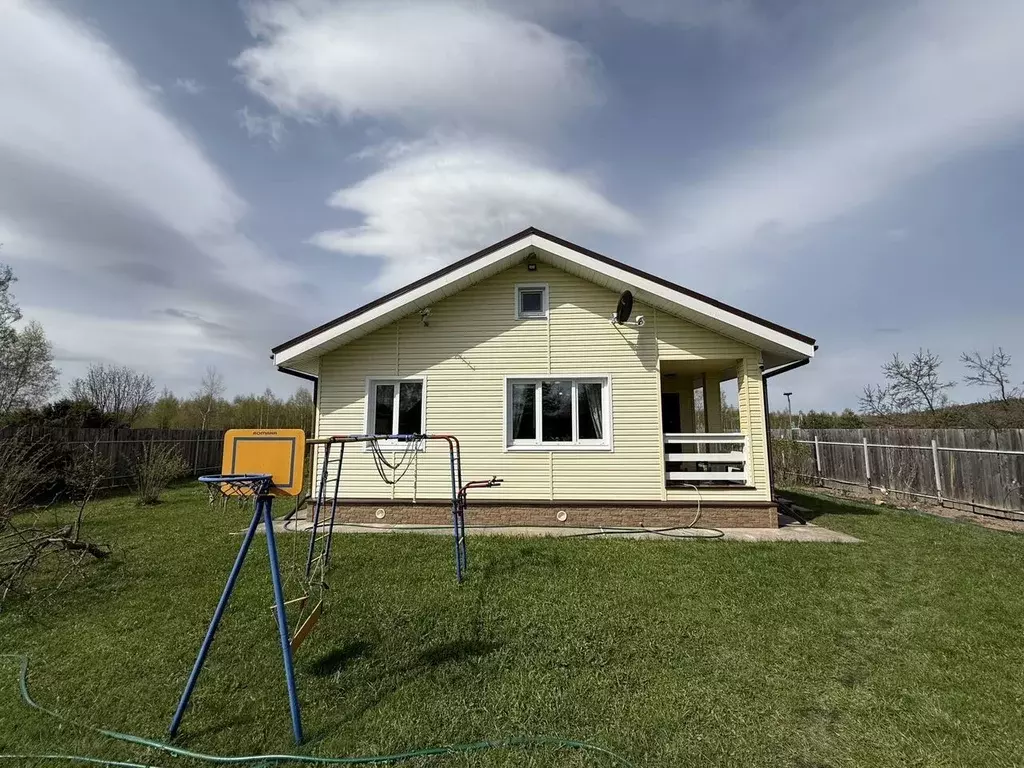 Дом в Тверская область, Старицкий муниципальный округ, д. Дубровино  ... - Фото 1