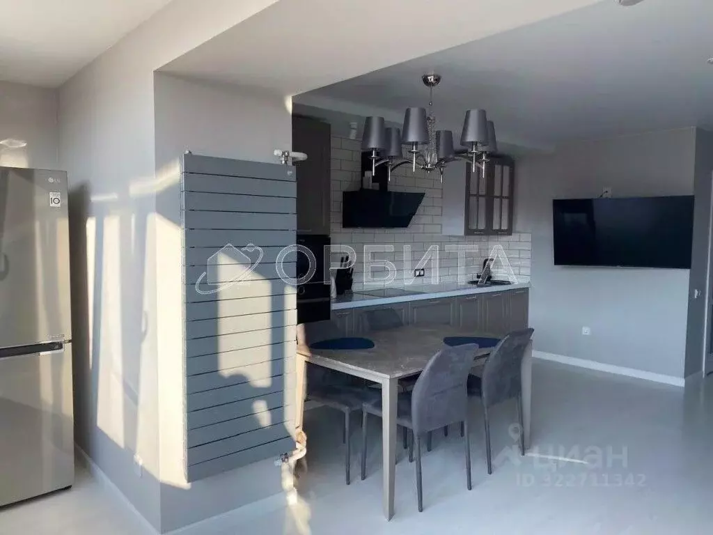 2-к кв. Тюменская область, Тюмень Кремлевская ул., 102А (66.0 м) - Фото 2