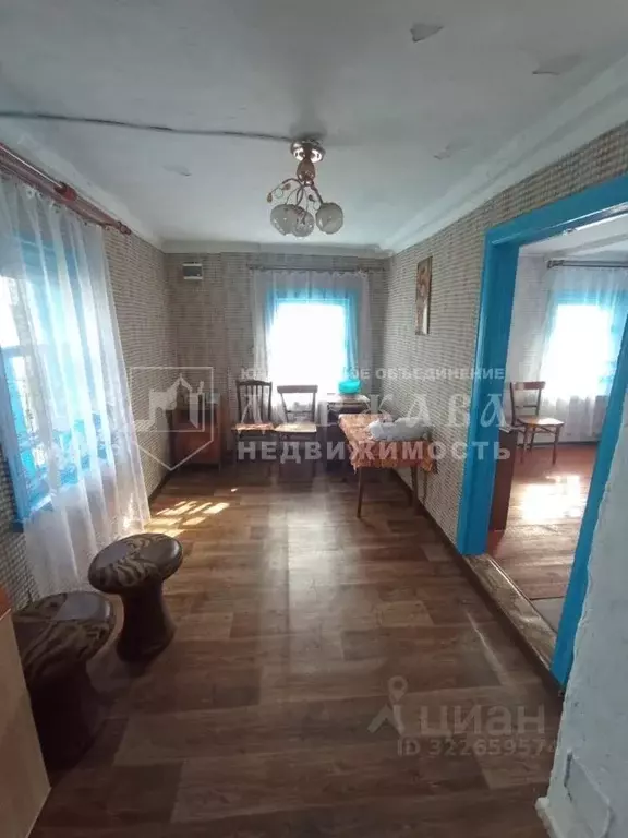 Дом в Кемеровская область, Топки ул. Чехова (30 м) - Фото 0