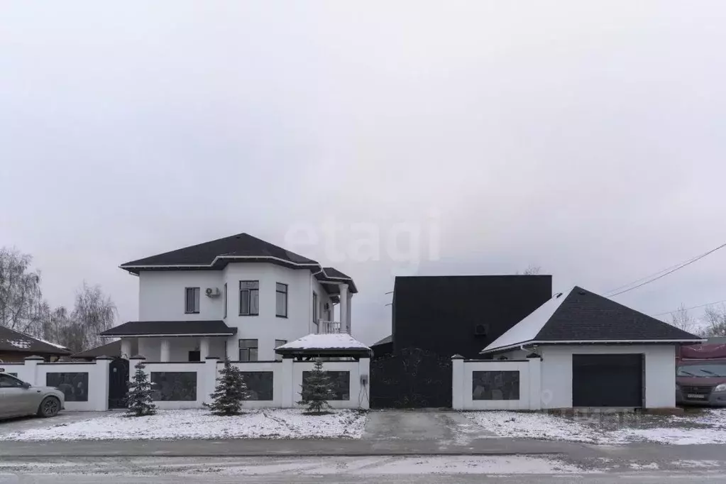 Дом в Тюменская область, Тюмень ул. Возрождения (319 м) - Фото 0