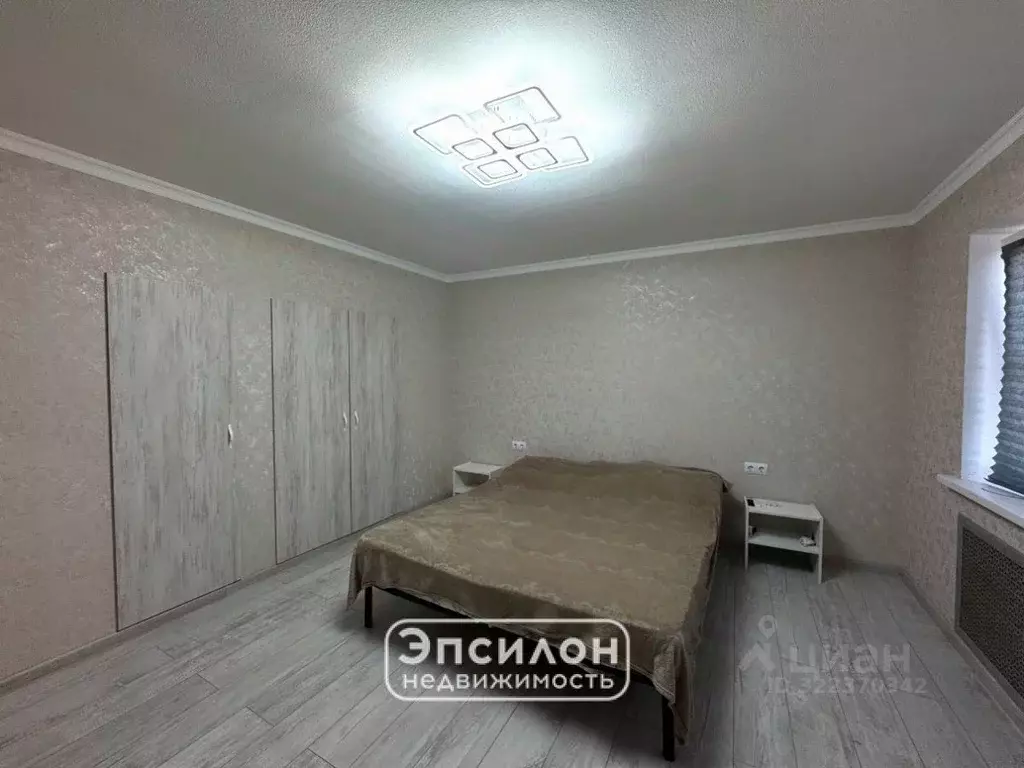 Дом в Курская область, Октябрьский район, Дьяконовский сельсовет, с. ... - Фото 1