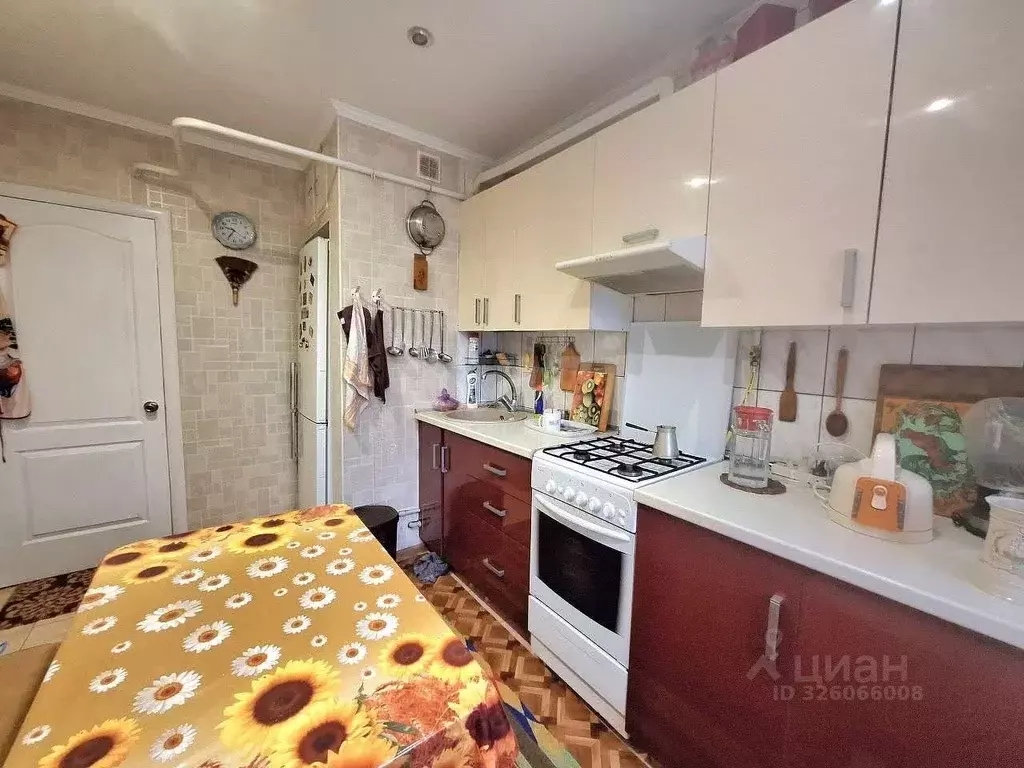 3-к кв. Крым, Симферополь ул. Героев Сталинграда (61.0 м) - Фото 1