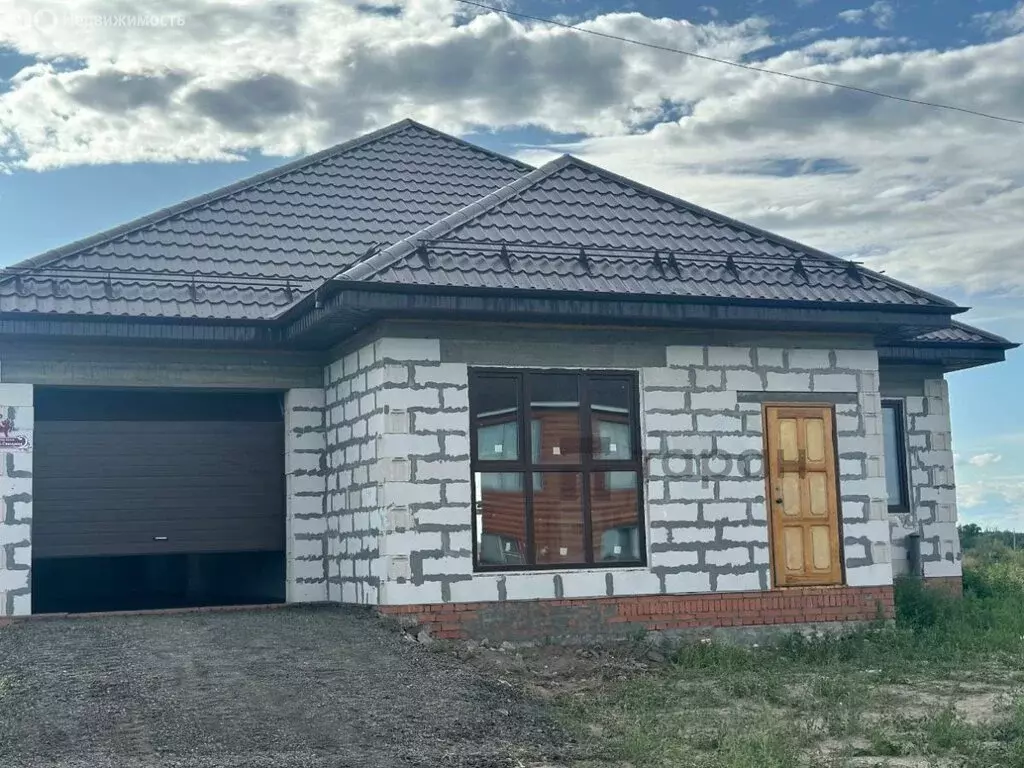 Дом в Троицк, улица имени Н.И. Столярова (310 м) - Фото 0