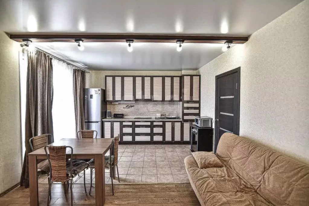 2-к кв. Сахалинская область, Южно-Сахалинск Детская ул., 18А (54.6 м) - Фото 1