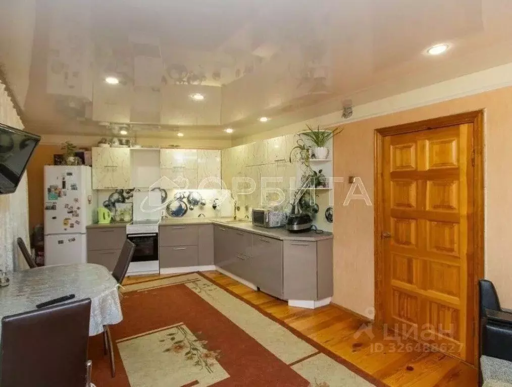 4-к кв. Тюменская область, Тюмень ул. Николая Чаплина, 132 (92.6 м) - Фото 0