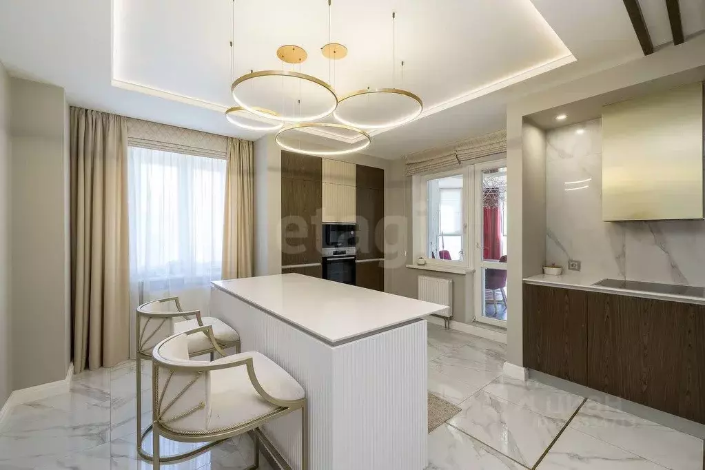 3-к кв. Тюменская область, Тюмень ул. Федюнинского, 64 (113.1 м) - Фото 1