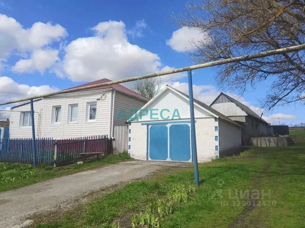 Дом в Белгородская область, Новооскольский муниципальный округ, с. ... - Фото 1