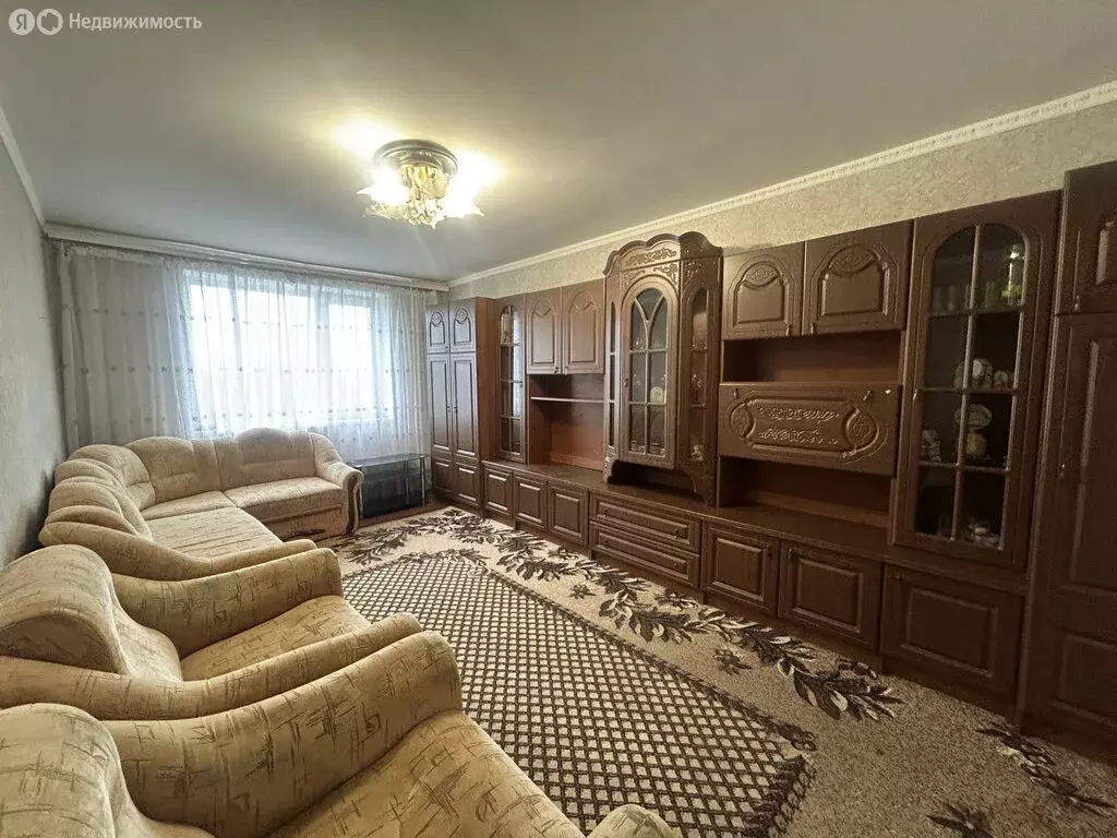 3-комнатная квартира: Октябрьское, улица Цурцумия, 4А (62.5 м) - Фото 1