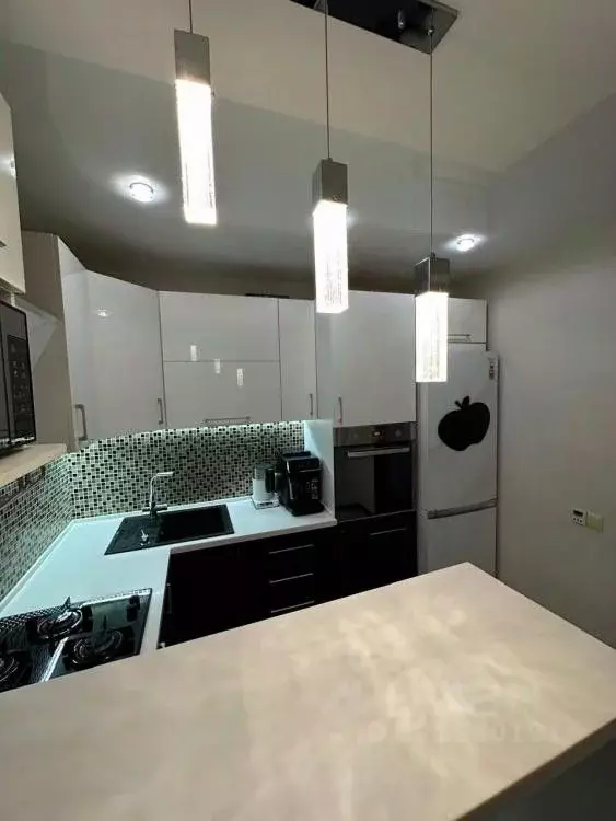 2-к кв. Омская область, Омск просп. Комарова, 5 (53.8 м) - Фото 0