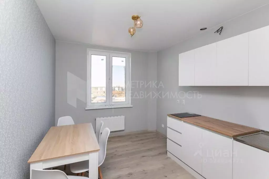 2-к кв. Тюменская область, Тюмень ул. Героев Космоса, 9 (53.0 м) - Фото 1