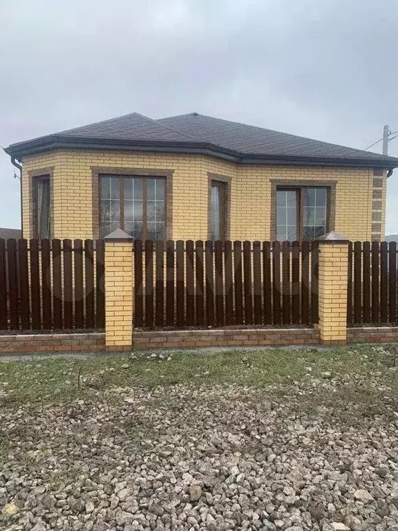 Дом в Ростовская область, Неклиновский район, Новобессергеневское ... - Фото 0