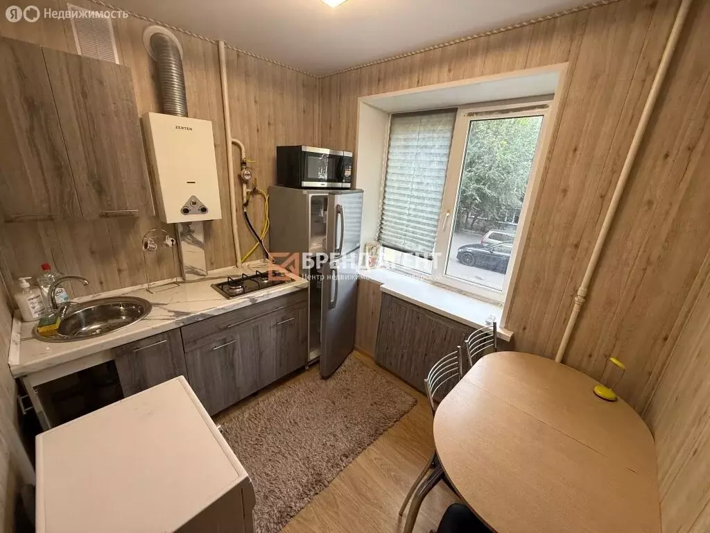 3-комнатная квартира: Белгород, улица 5 Августа, 32 (59.5 м) - Фото 1