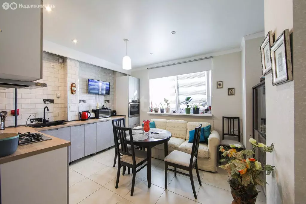 2-комнатная квартира: Калининград, Советский проспект, 81к2 (71 м) - Фото 1
