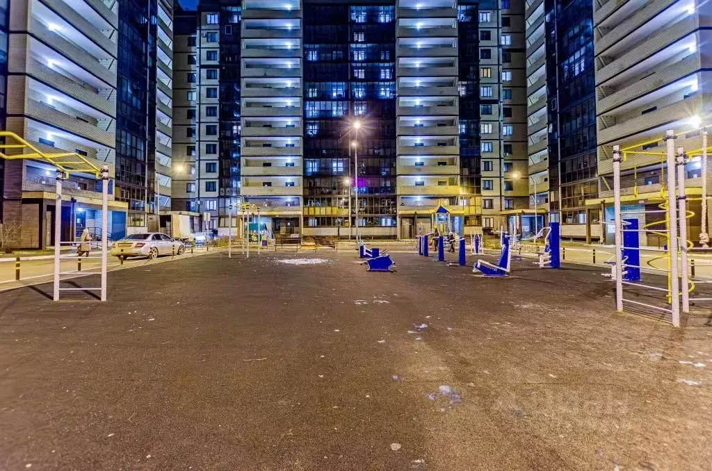 2-к кв. Татарстан, Казань ул. Рауиса Гареева, 102к2 (57.0 м) - Фото 0