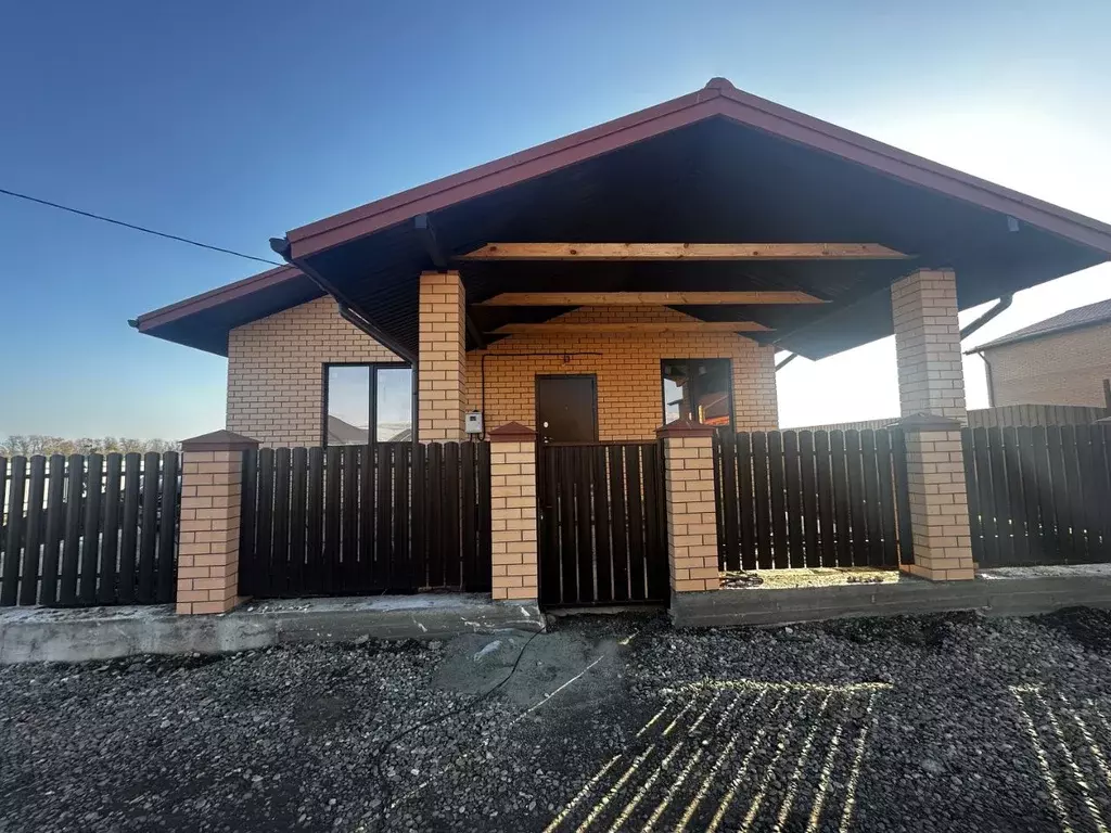 Дом в Краснодарский край, Краснодар пос. Российский, ул. Комарова (85 ... - Фото 1