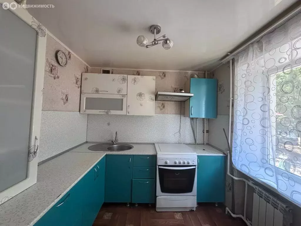 3-комнатная квартира: Камызяк, посёлок Табола, улица Тулайкова, 10 ... - Фото 1