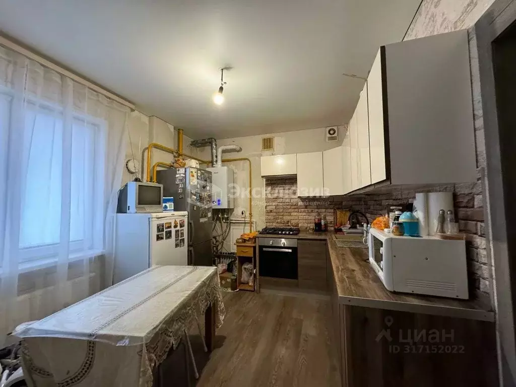 3-к кв. Тюменская область, Тюмень ул. Павла Шарова, 8 (84.0 м) - Фото 0