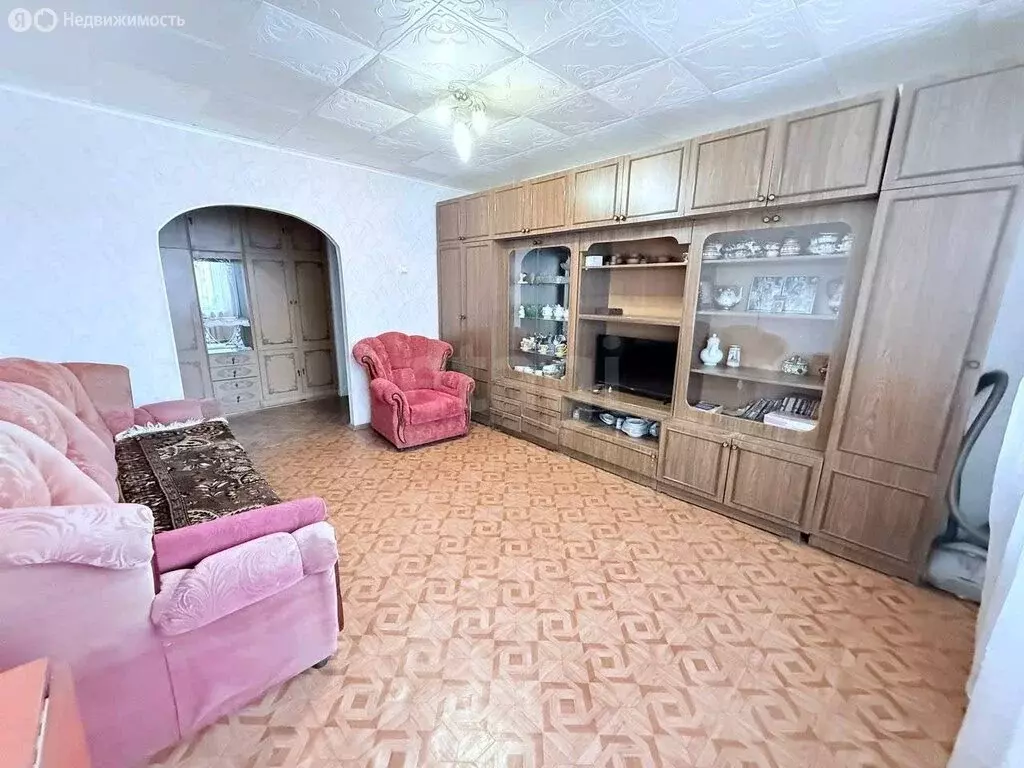 3-комнатная квартира: Альметьевск, улица Герцена, 90 (63 м) - Фото 1