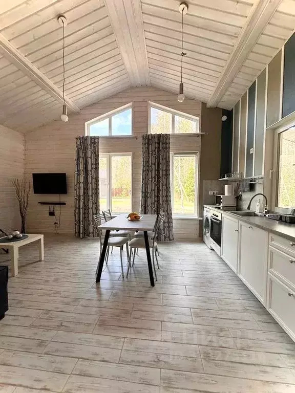 Дом в Ленинградская область, Выборгский район, Рощинское городское ... - Фото 1