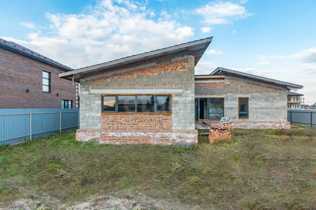 Дом в Омская область, Омский район, с. Пушкино ул. Мира (199 м) - Фото 1