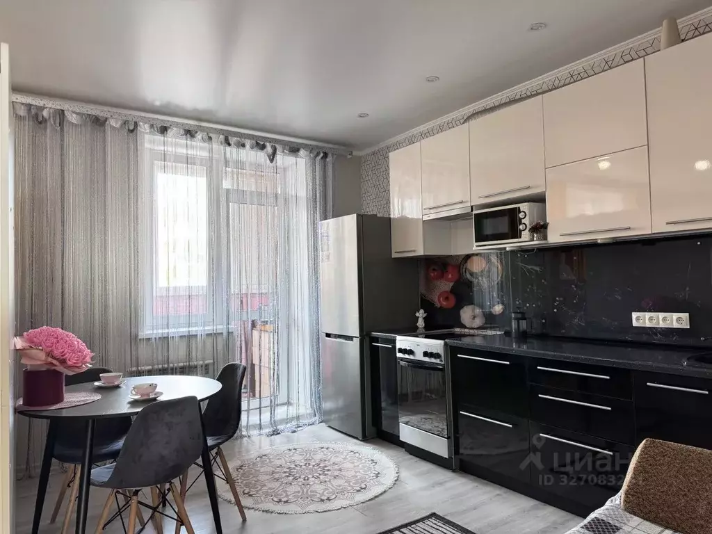 2-к кв. Омская область, Омск ул. 1-ой Красной Звезды, 79 (65.5 м) - Фото 2