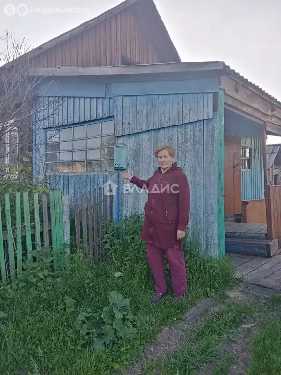 Дом в Иланский район, Южно-Александровский сельсовет, село ... - Фото 1