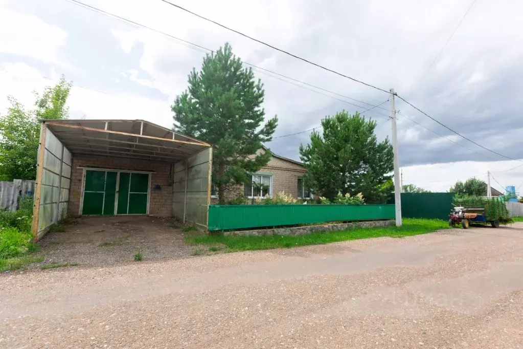 Дом в Оренбургская область, с. Октябрьское ул. Мира, 2 (102 м) - Фото 1