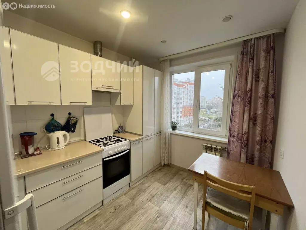 3-комнатная квартира: Чебоксары, бульвар Анатолия Миттова, 33 (65.1 м) - Фото 1