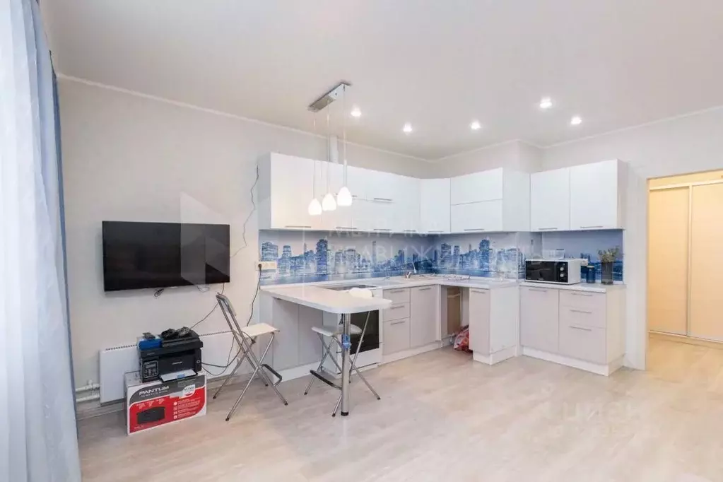 1-к кв. Тюменская область, Тюмень ул. Верхнетарманская, 1 (45.0 м) - Фото 1