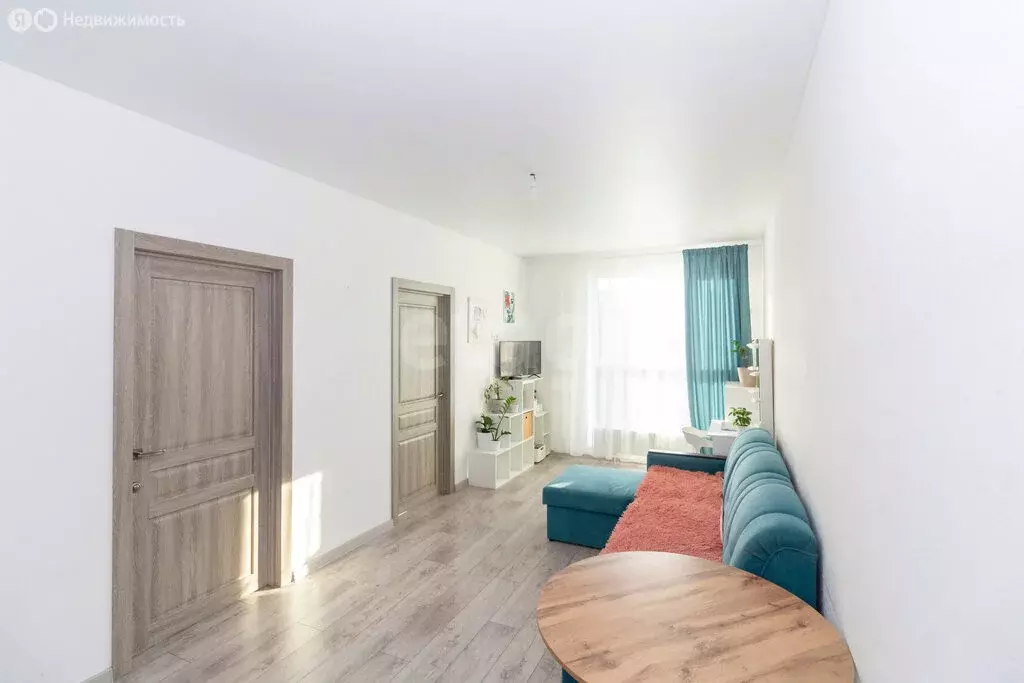 2-комнатная квартира: Тюмень, улица Фармана Салманова, 17 (55.7 м) - Фото 1