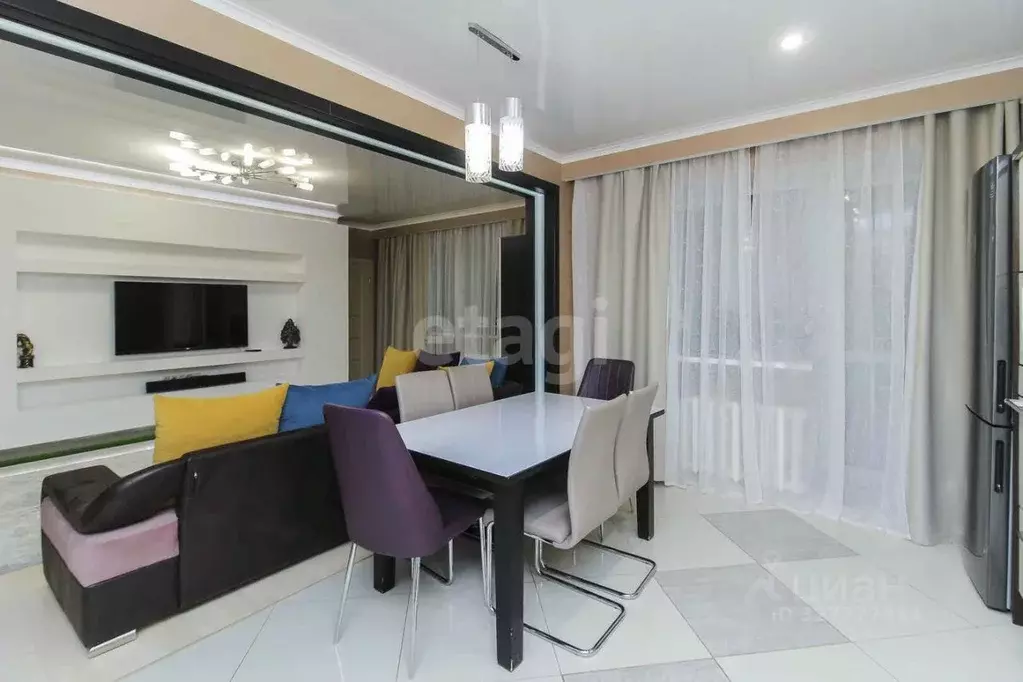 2-к кв. Тюменская область, Тюмень 6-й мкр, ул. Валерии Гнаровской, ... - Фото 1